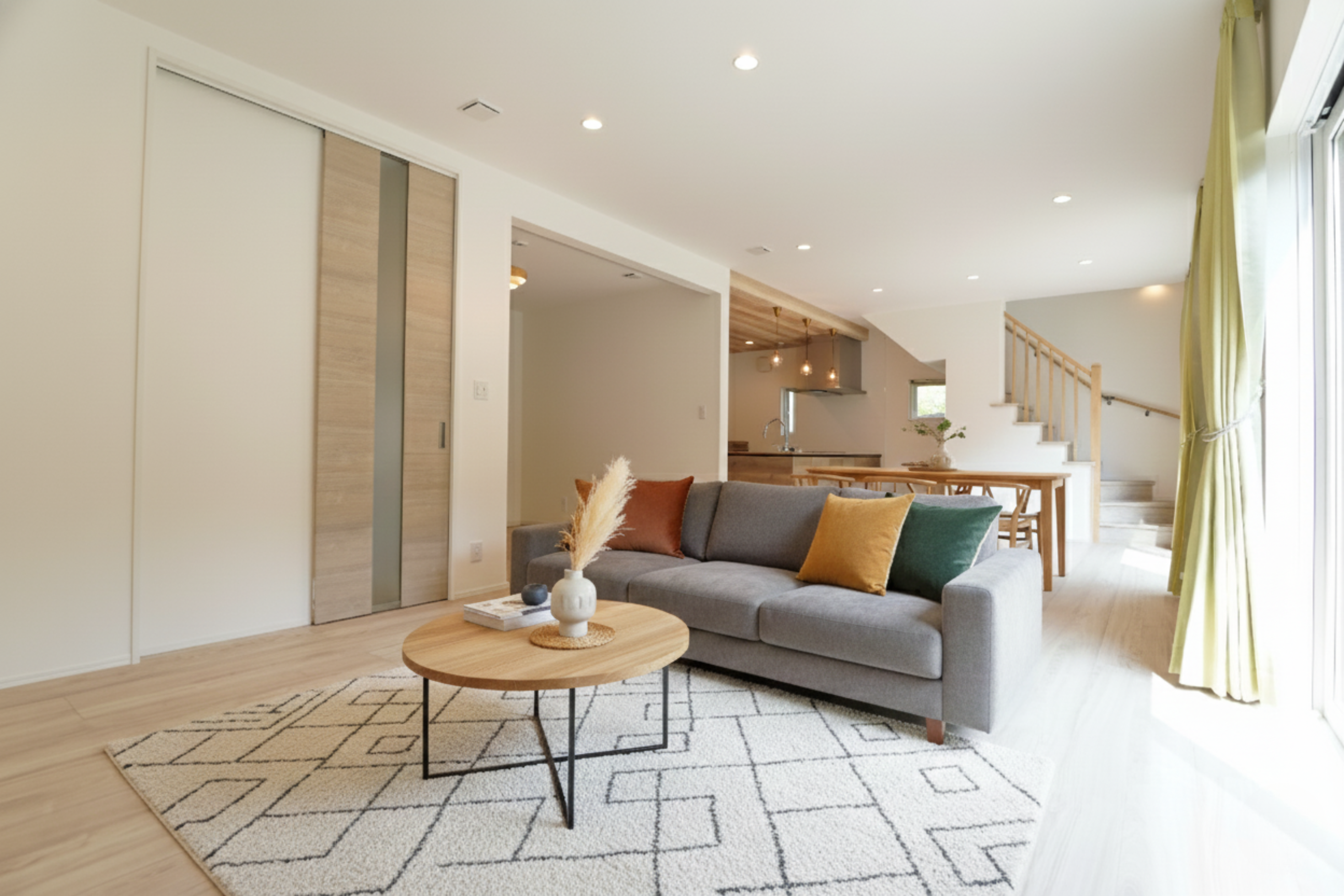 自然と調和する北欧テイストの家・内観